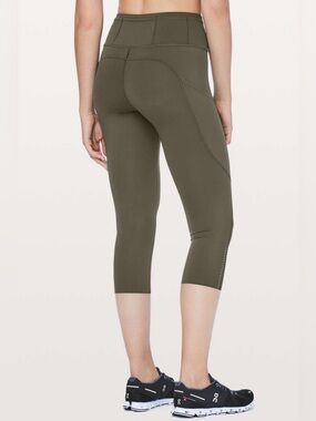 Lululemon Fast & Free Crop  *Nulux 19"
Dark olive ✨